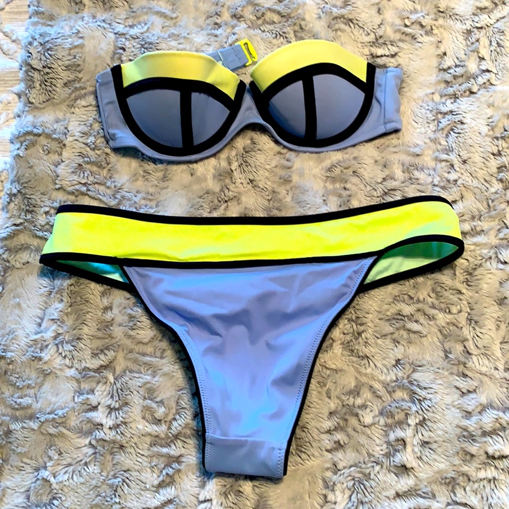 Victoria’s Secret bikini